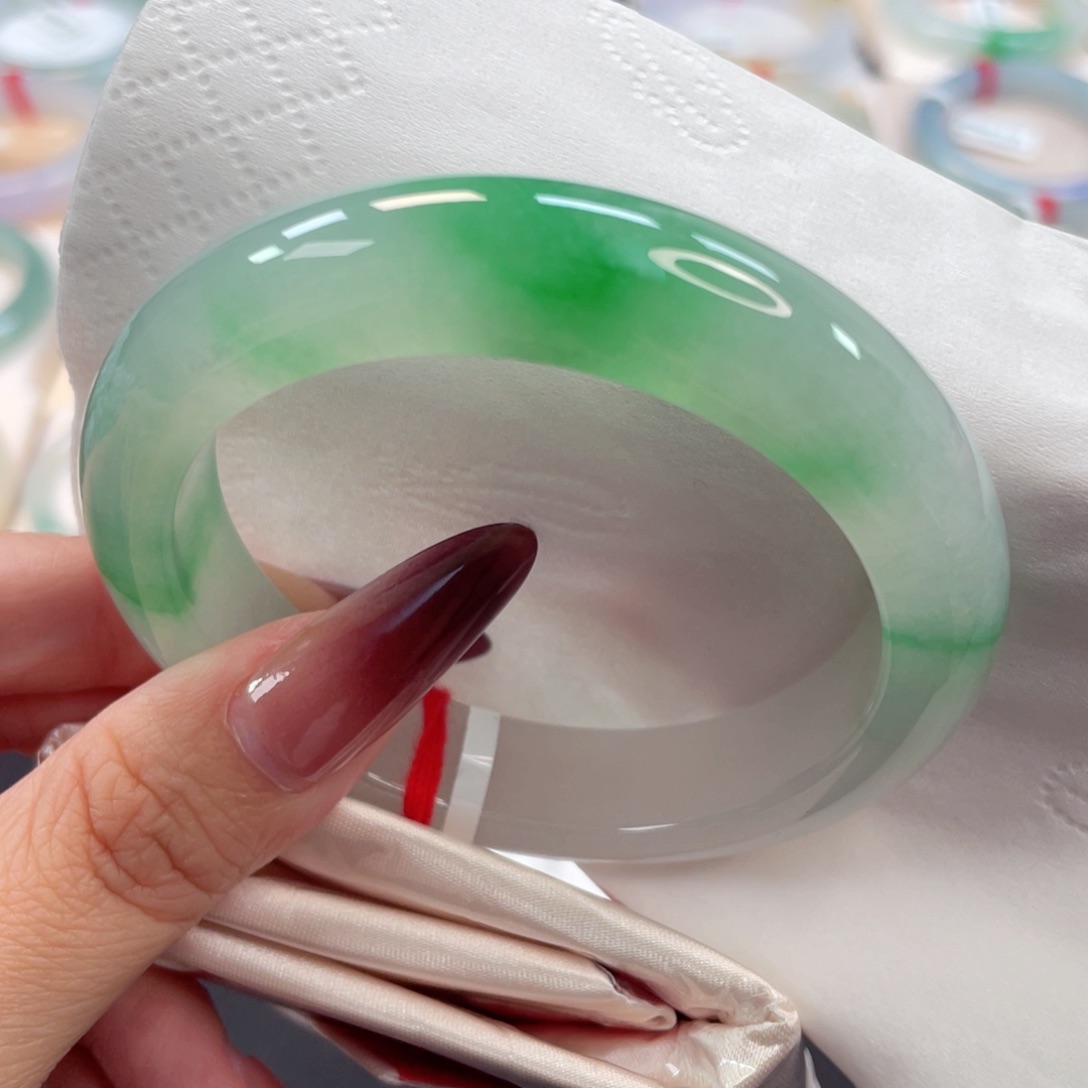 未镶嵌手镯翡翠9号56.5种老冰胶白底飘阳绿