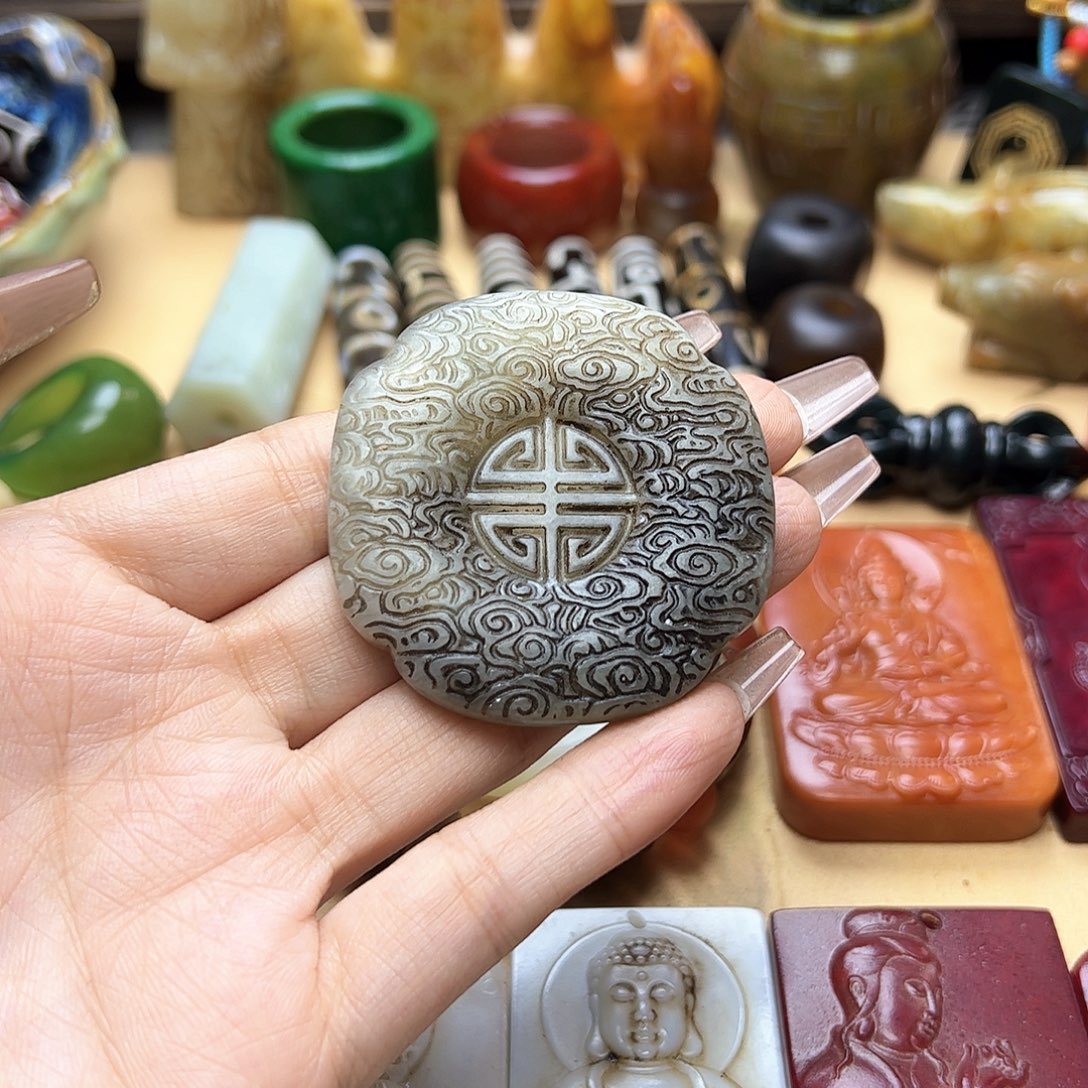 蛇纹石玉未镶嵌颈饰