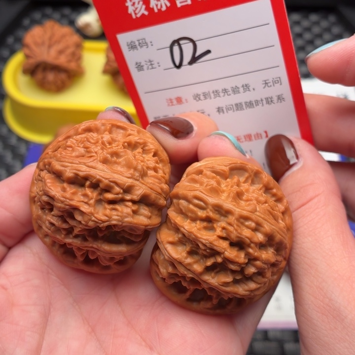 文玩核桃吊坠41尺白狮子