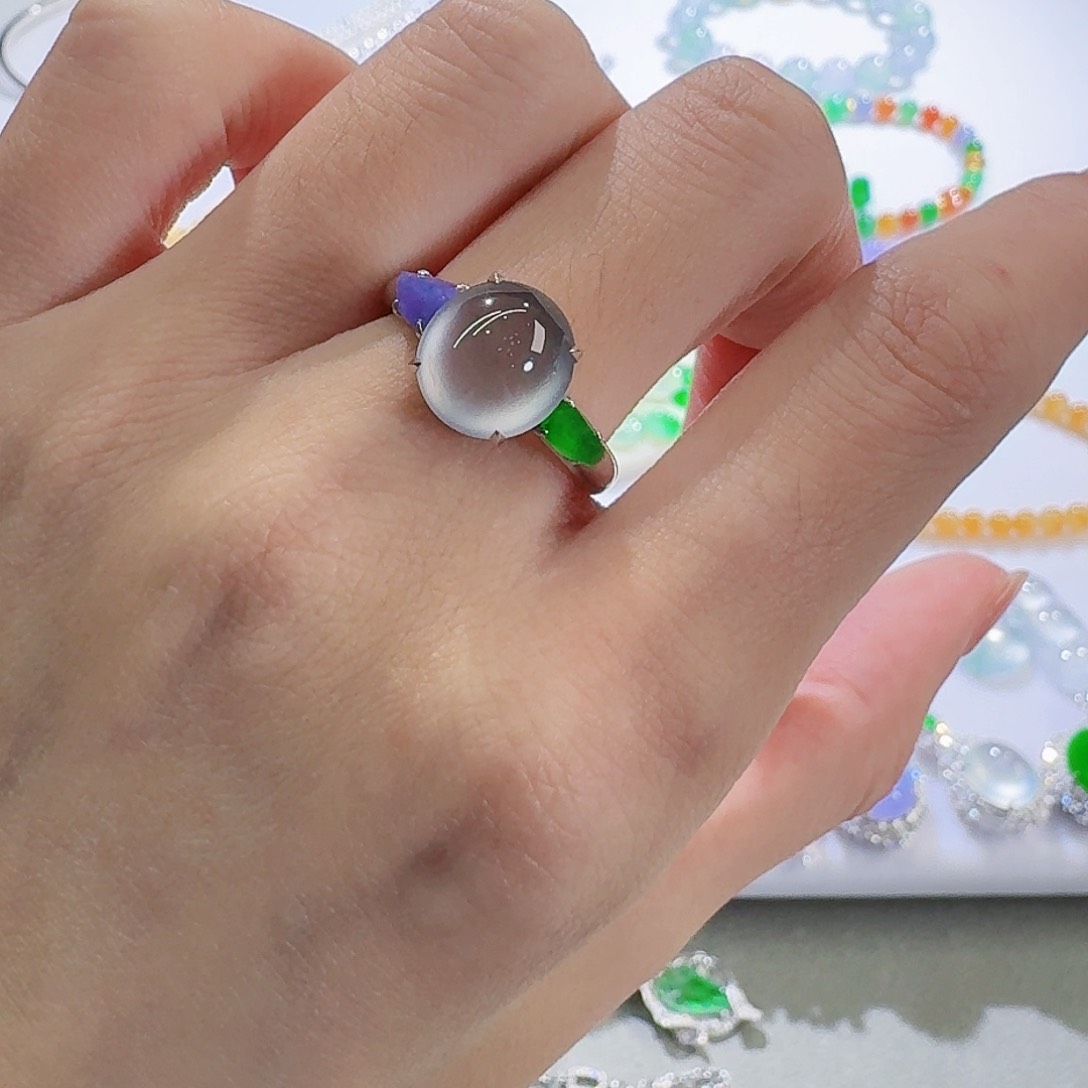 翡翠戒指18K金镶嵌黑钢蛋面卡10