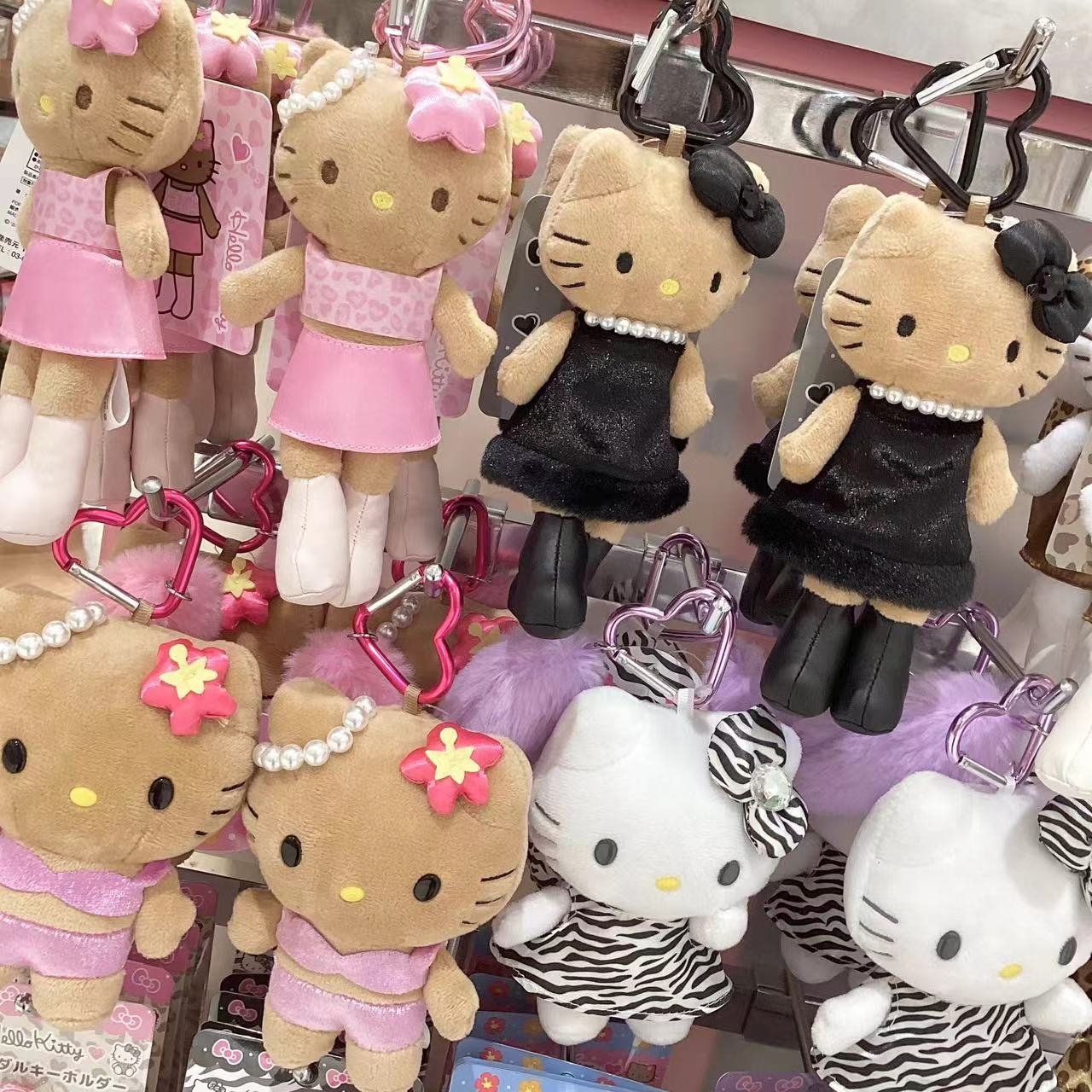 日系INS长腿豹纹黑皮Kitty毛绒挂件可爱kt猫爱心扣书包挂饰钥匙扣