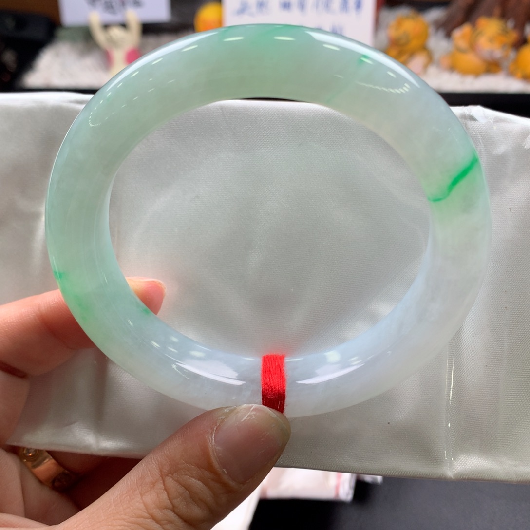 翡翠未镶嵌手镯61.3正圈（有贯穿纹裂），95号