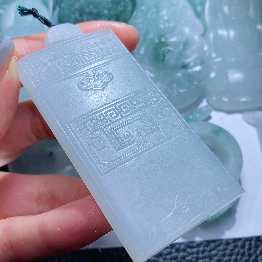 定制翡翠未镶嵌毛货付款后确认抛光