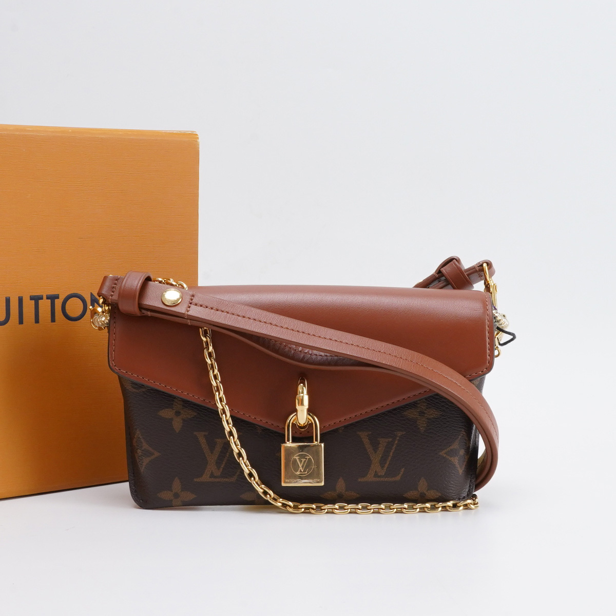 95新 LouisVuitton/路易威登 【总仓】 焦糖锁头/BG22000677