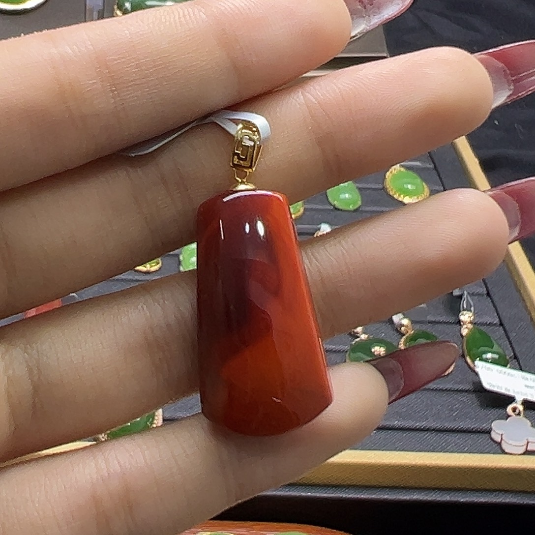 南红玛瑙18K金镶嵌吊坠(赠链)