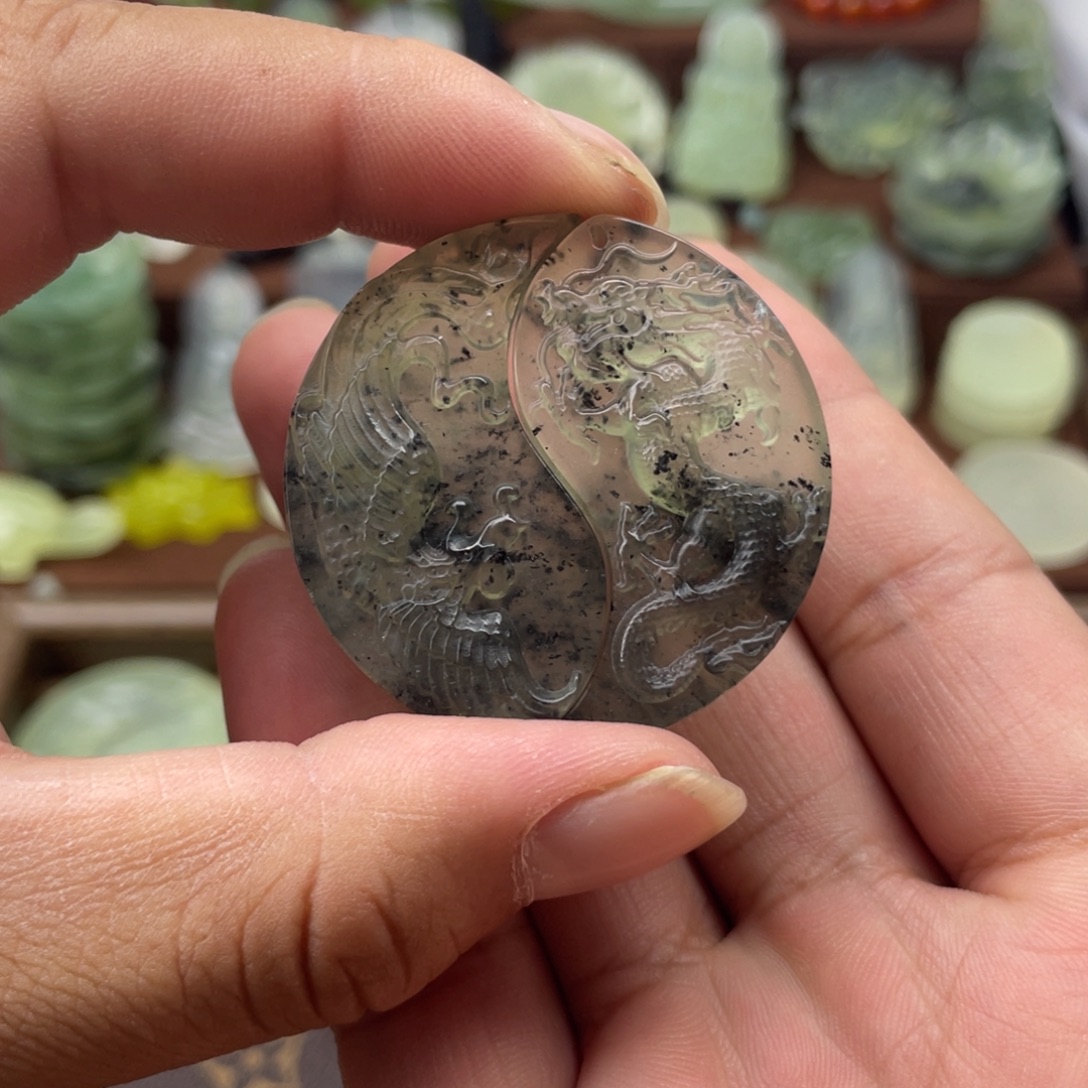 未镶嵌蛇纹石玉颈饰