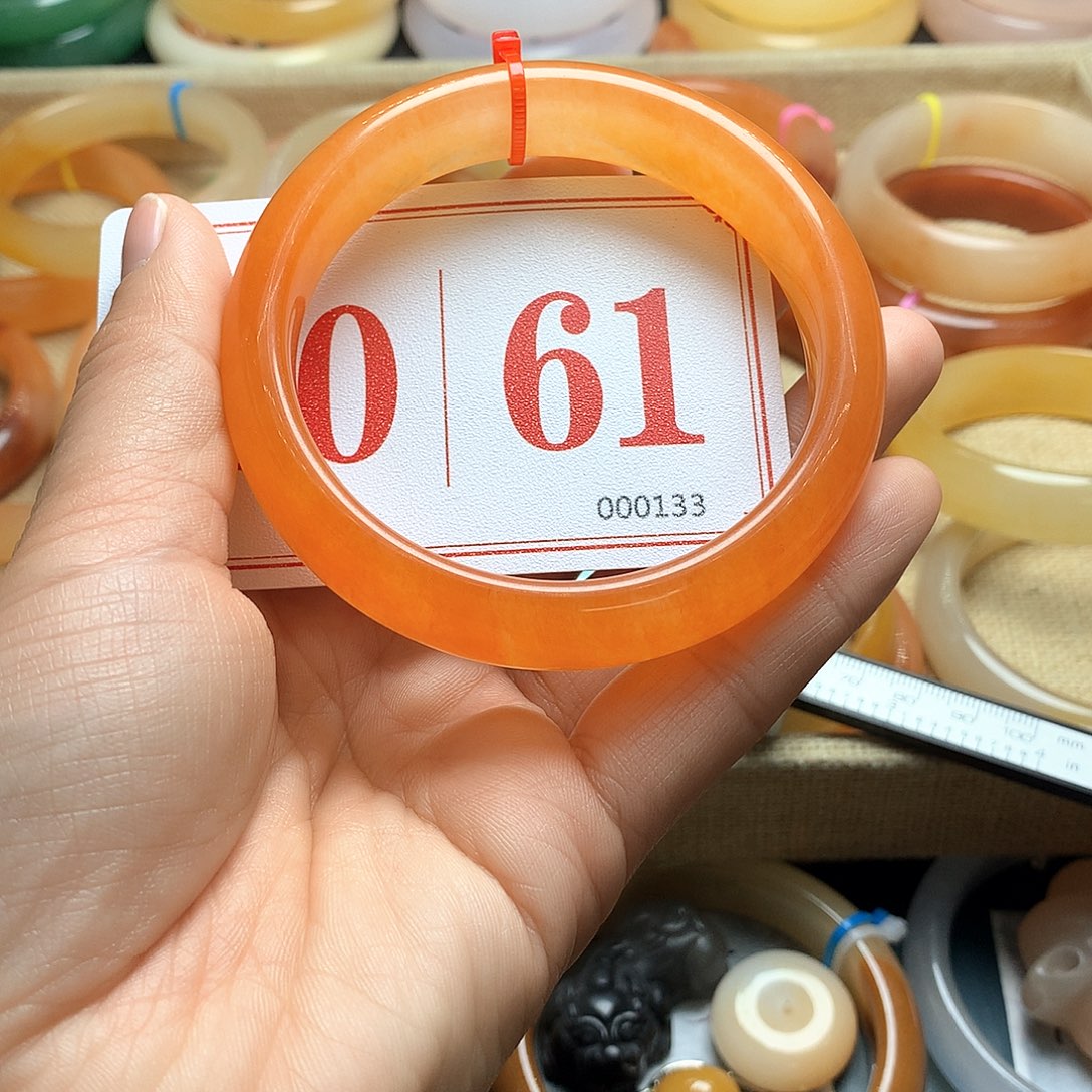 未镶嵌石英质玉（黄龙玉）手镯