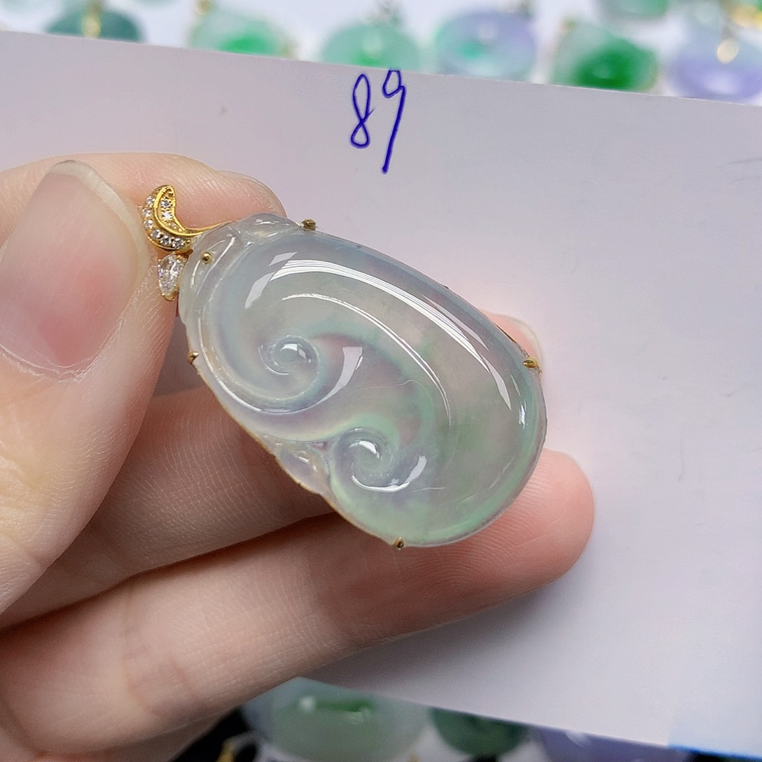 颈饰18K金镶嵌翡翠