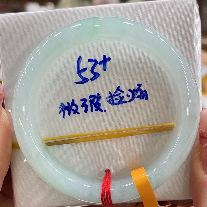 翡翠手镯未镶嵌翡翠手镯