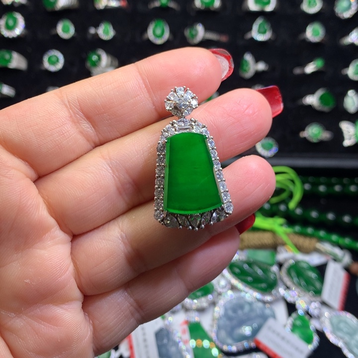 【闪购商品】翡翠吊坠(不含链)银S925镶嵌天然翡翠