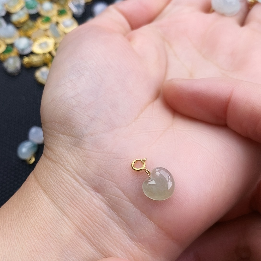 翡翠颈饰18K金镶嵌爱心