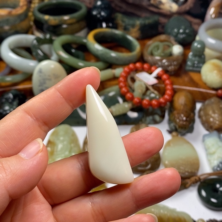 和田玉（糖玉）未镶嵌手镯