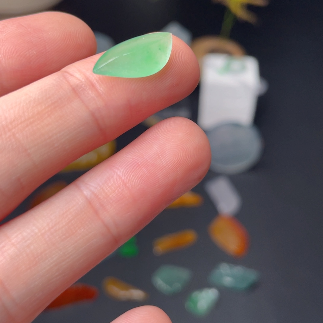 翡翠未镶嵌颈饰戒面