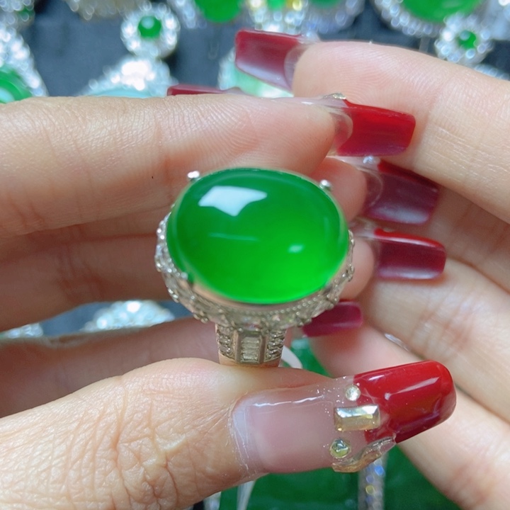 翡翠颈饰未镶嵌16。