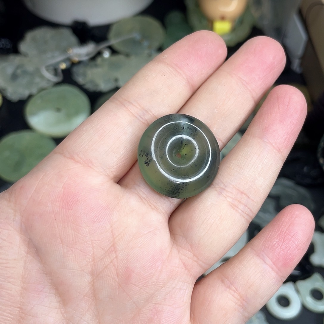 岫玉未镶嵌颈饰扣子