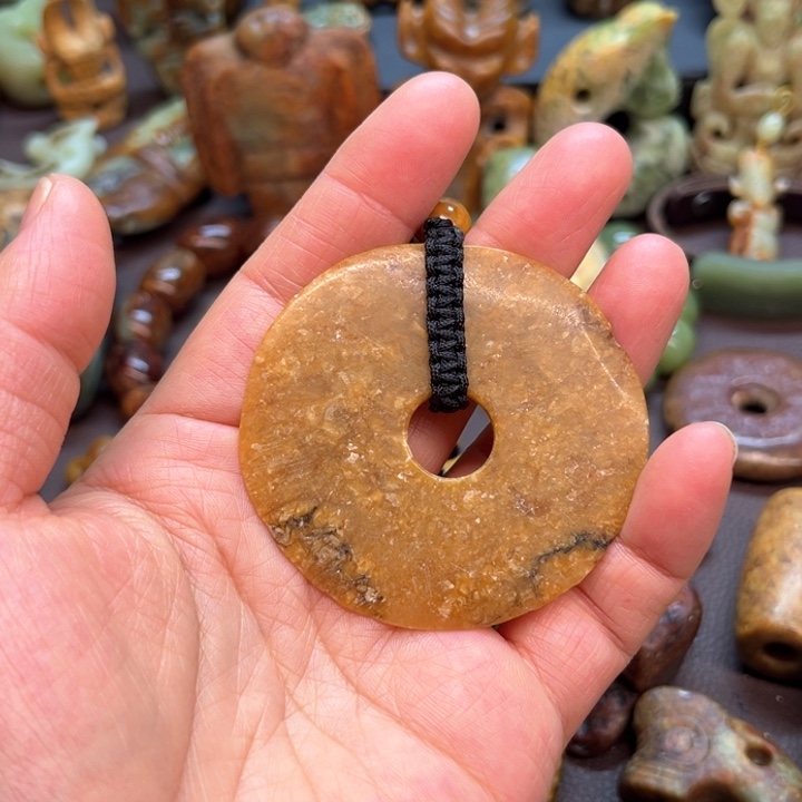 岫岩河磨玉（透闪石质玉）把件未镶嵌六****年