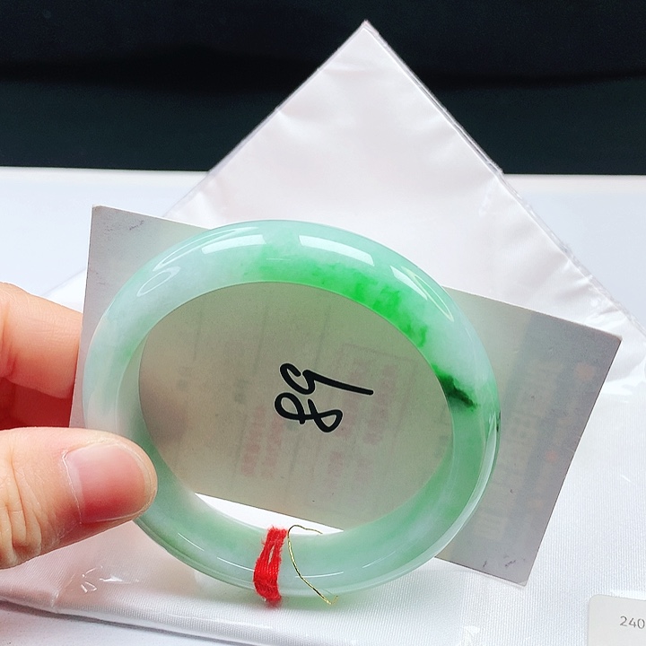 翡翠手镯未镶嵌57圈口