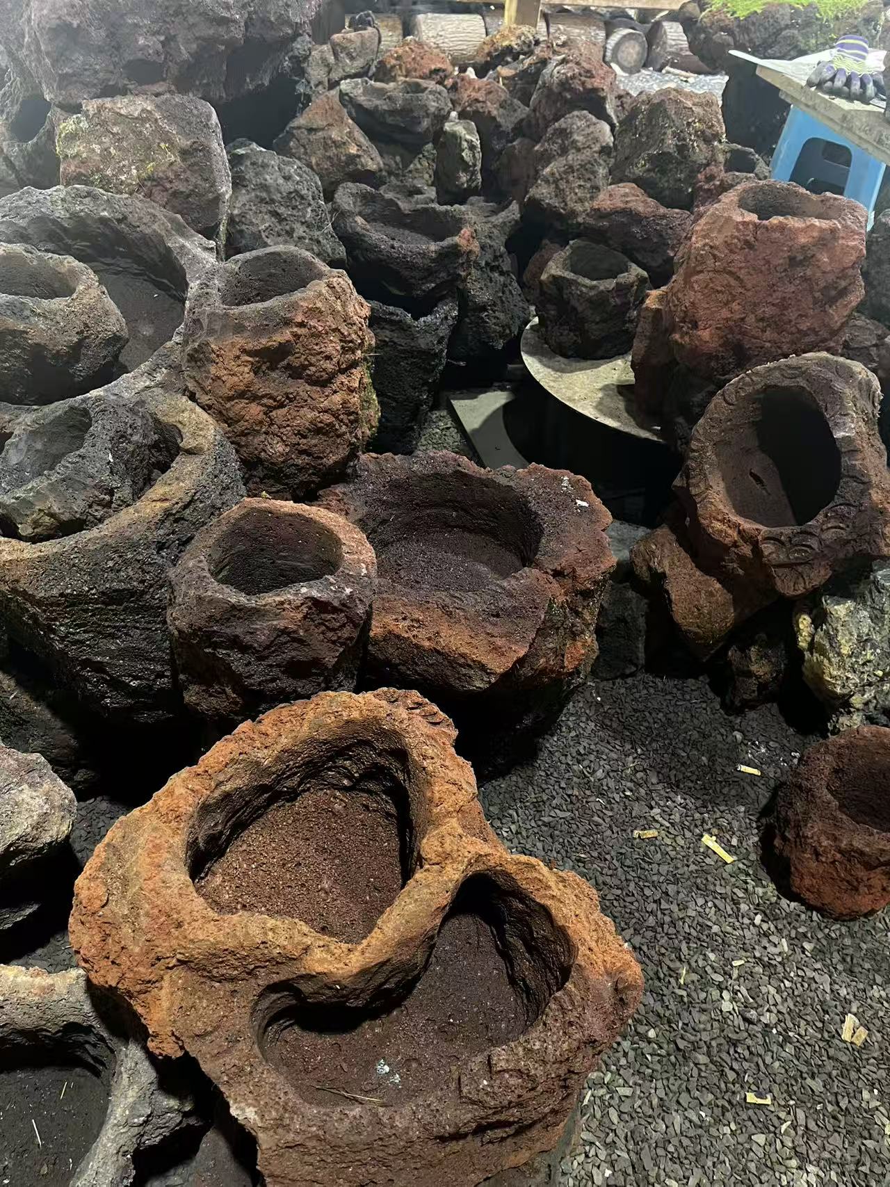 云南腾冲天然火山石花盆透气滤水