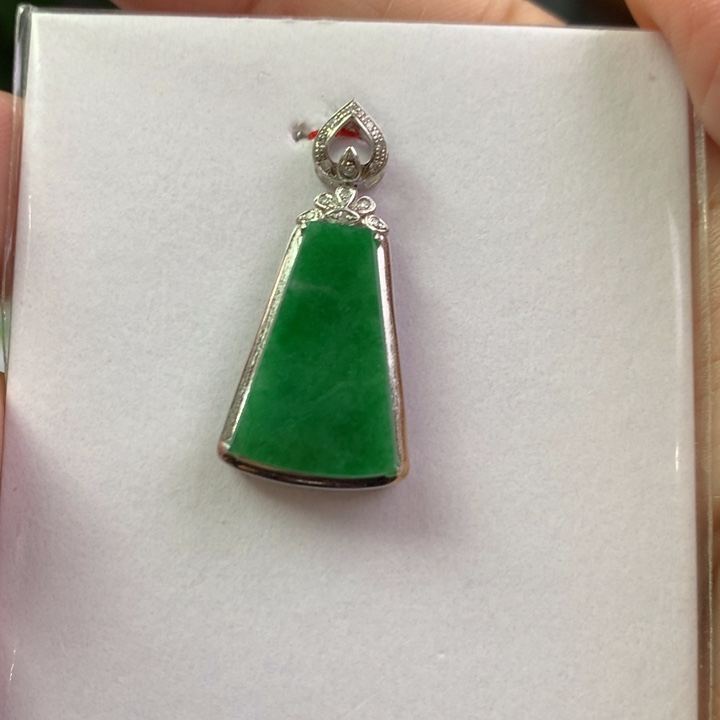 翡翠18K金镶嵌颈饰翡翠翡翠吊坠