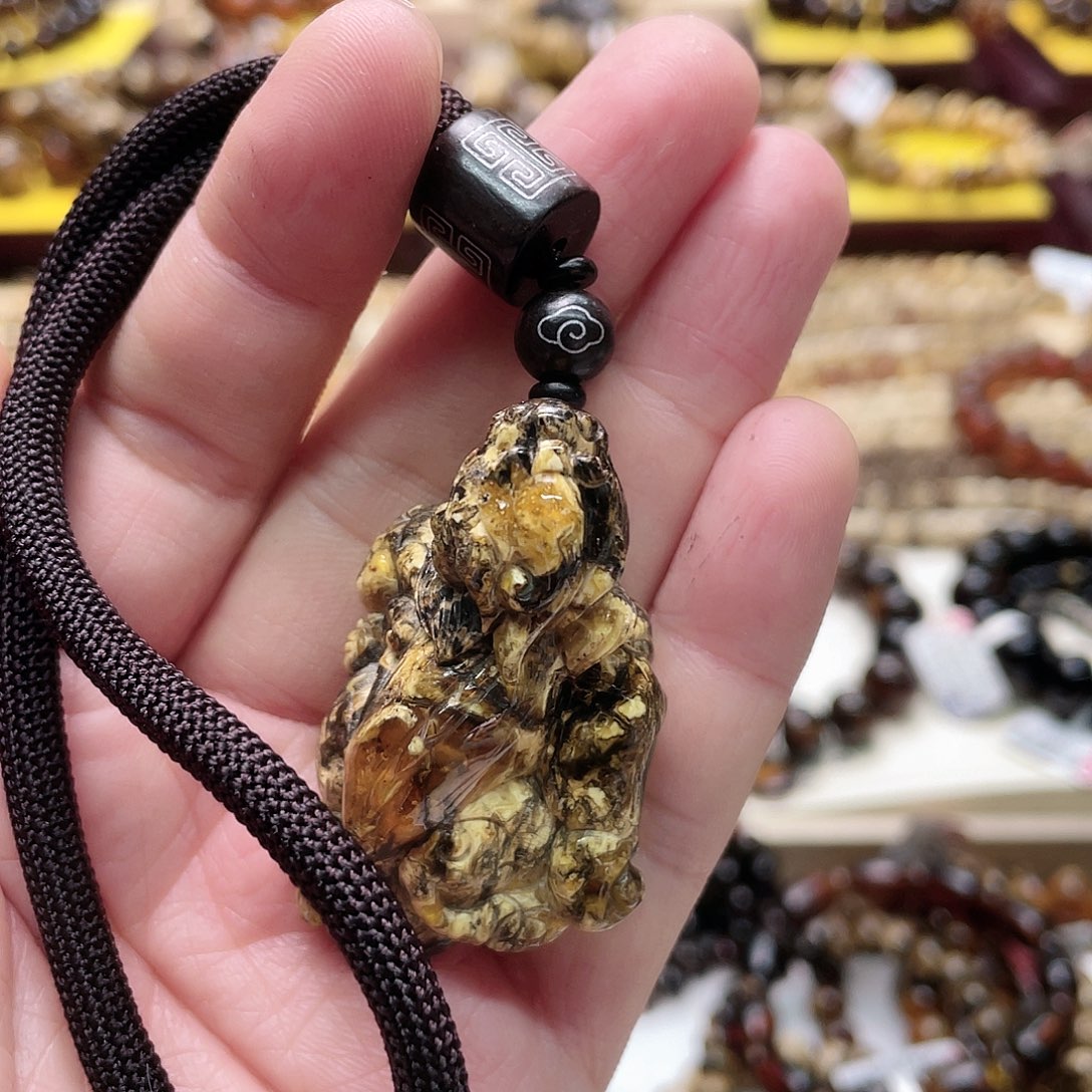 琥珀裸石未镶嵌大