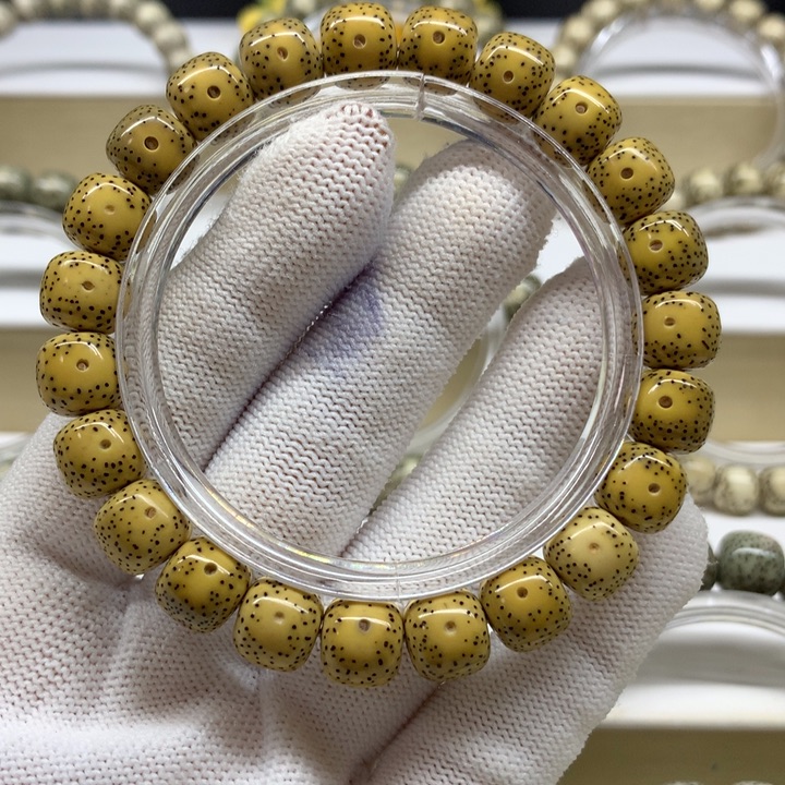 宇***酱星月菩提手串月留白10/9