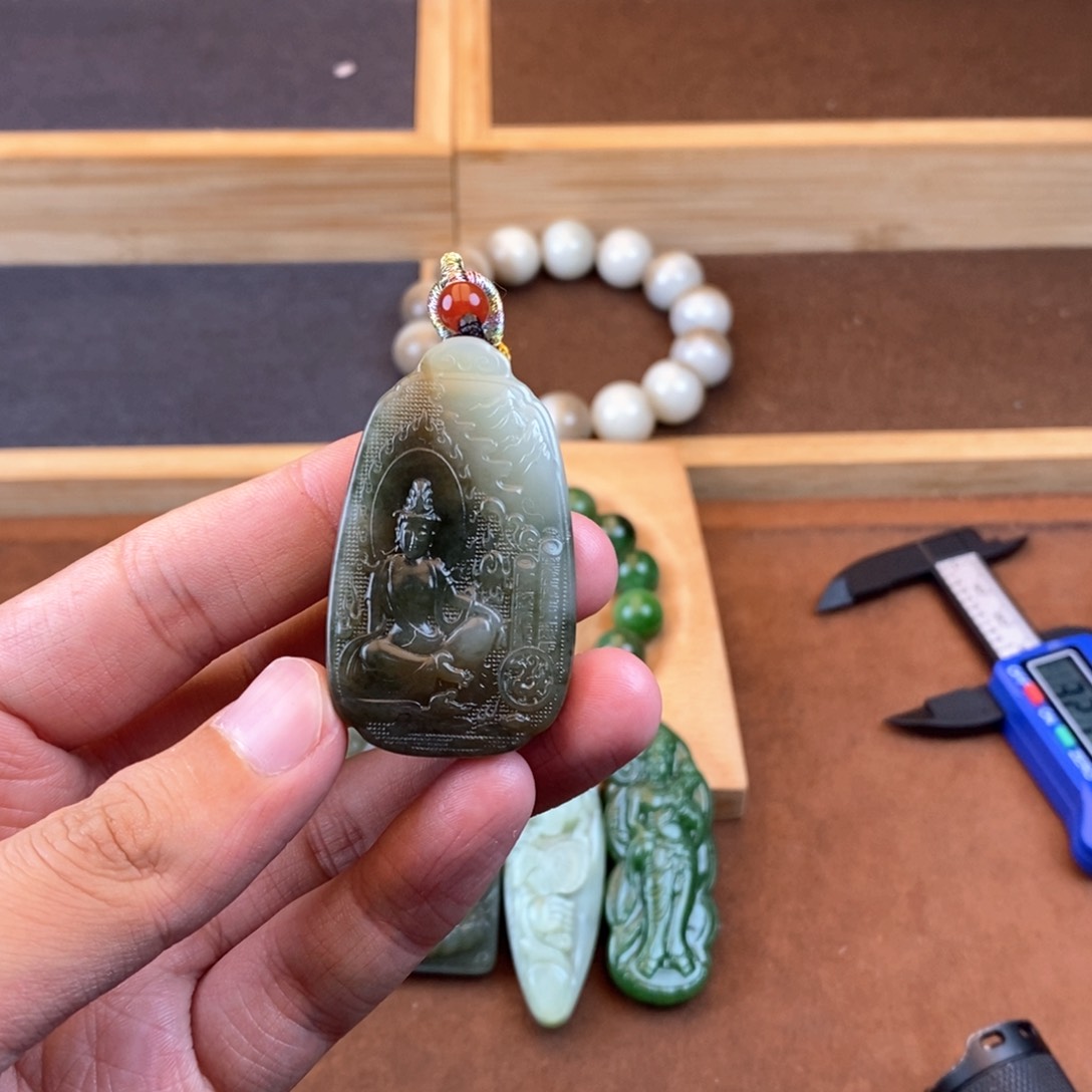 和田玉（糖玉）挂件未镶嵌向*看