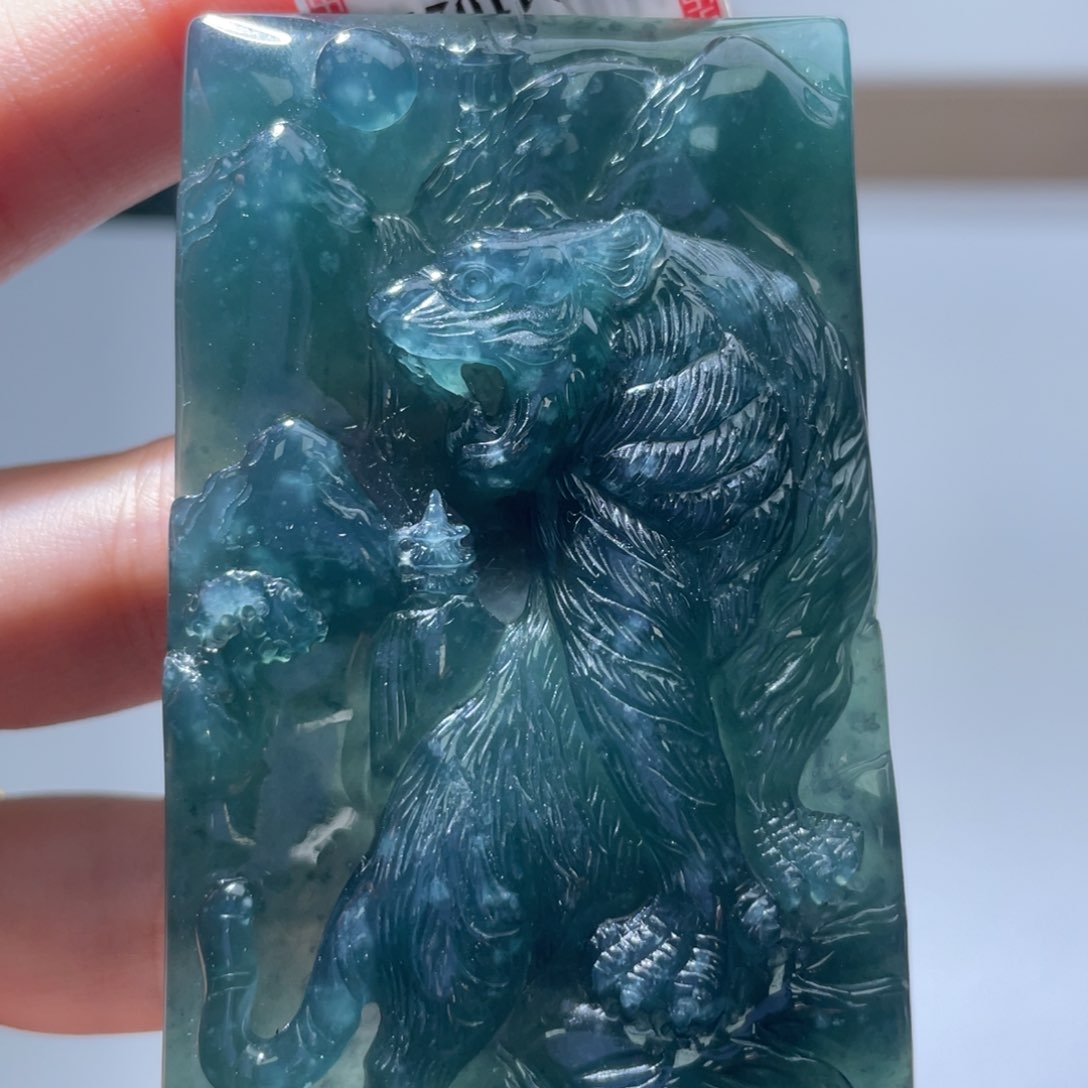 翡翠颈饰未镶嵌?****?虎牌