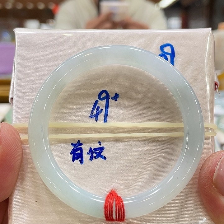 翡翠手镯未镶嵌翡翠