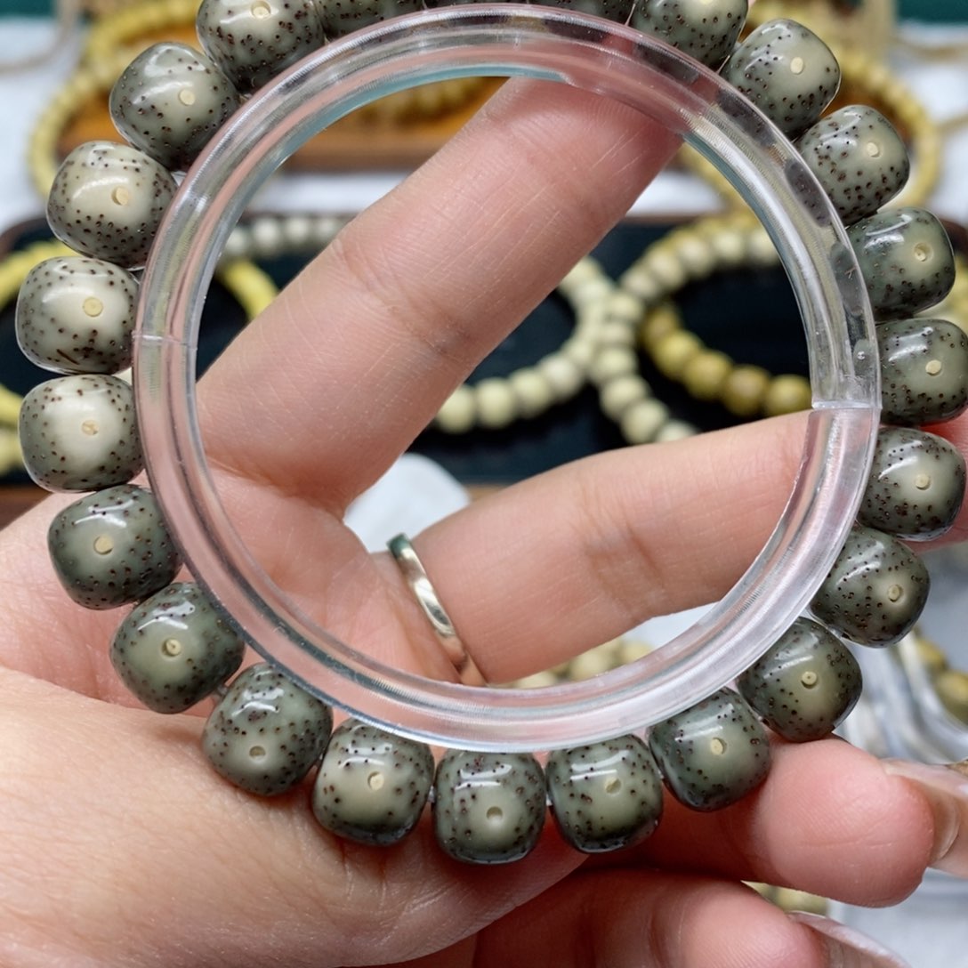 星月菩提手串A***谷10x9 绿幽灵