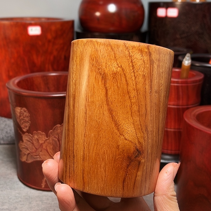 鑫***岗缅甸花梨小笔筒一个