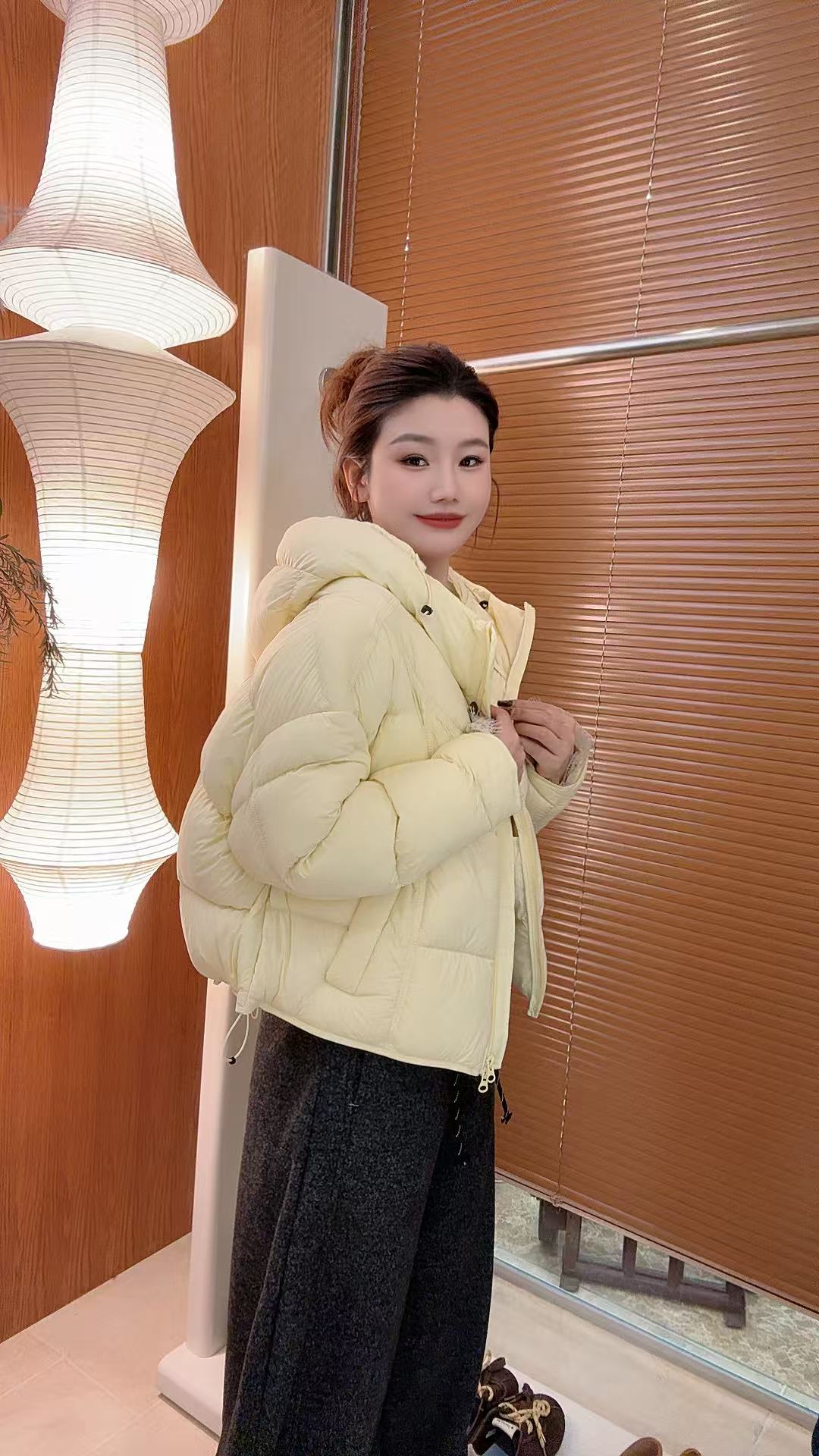 【洋洋精选】2025冬季新款百搭时尚简约气质90绒短款羽绒服