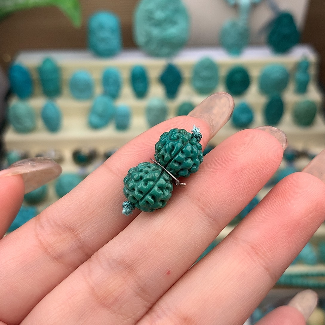 绿松石未镶嵌珠宝奇石