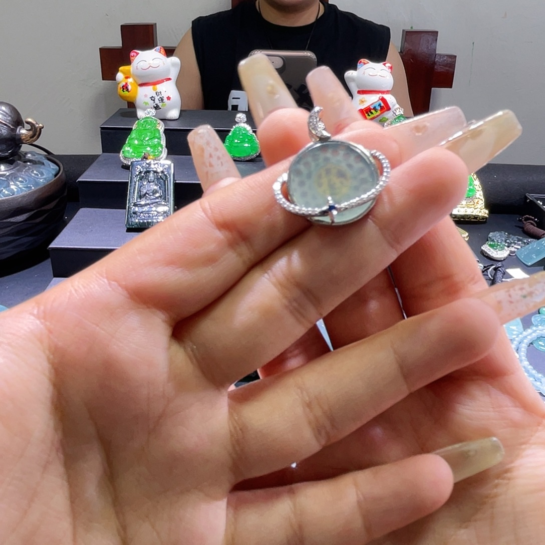 翡翠未镶嵌颈饰圆牌