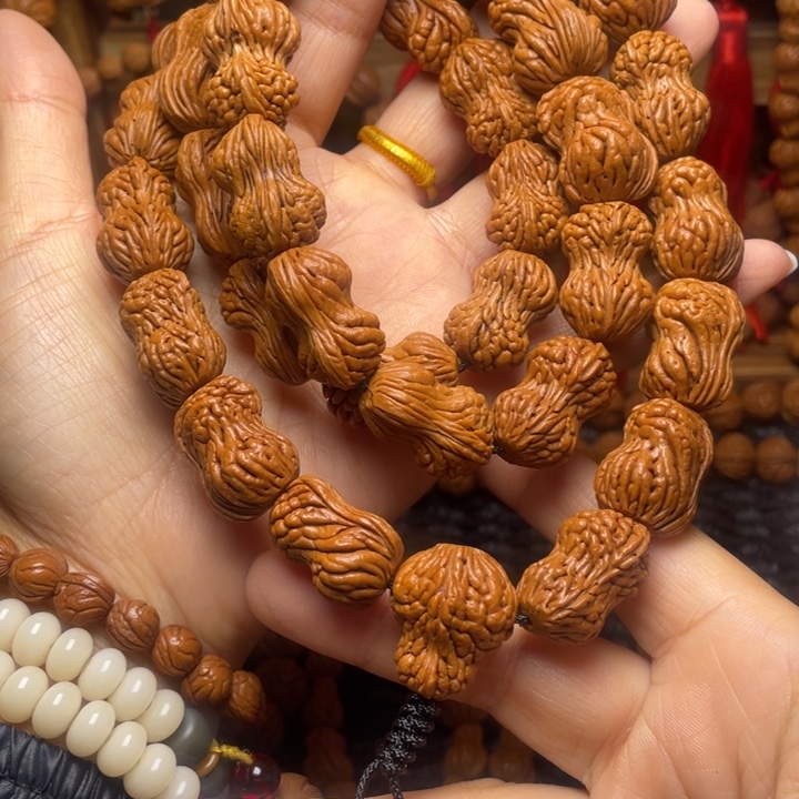 木质类龙纹桃枭挂件