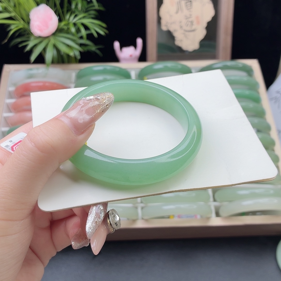 石英质玉未镶嵌手镯56