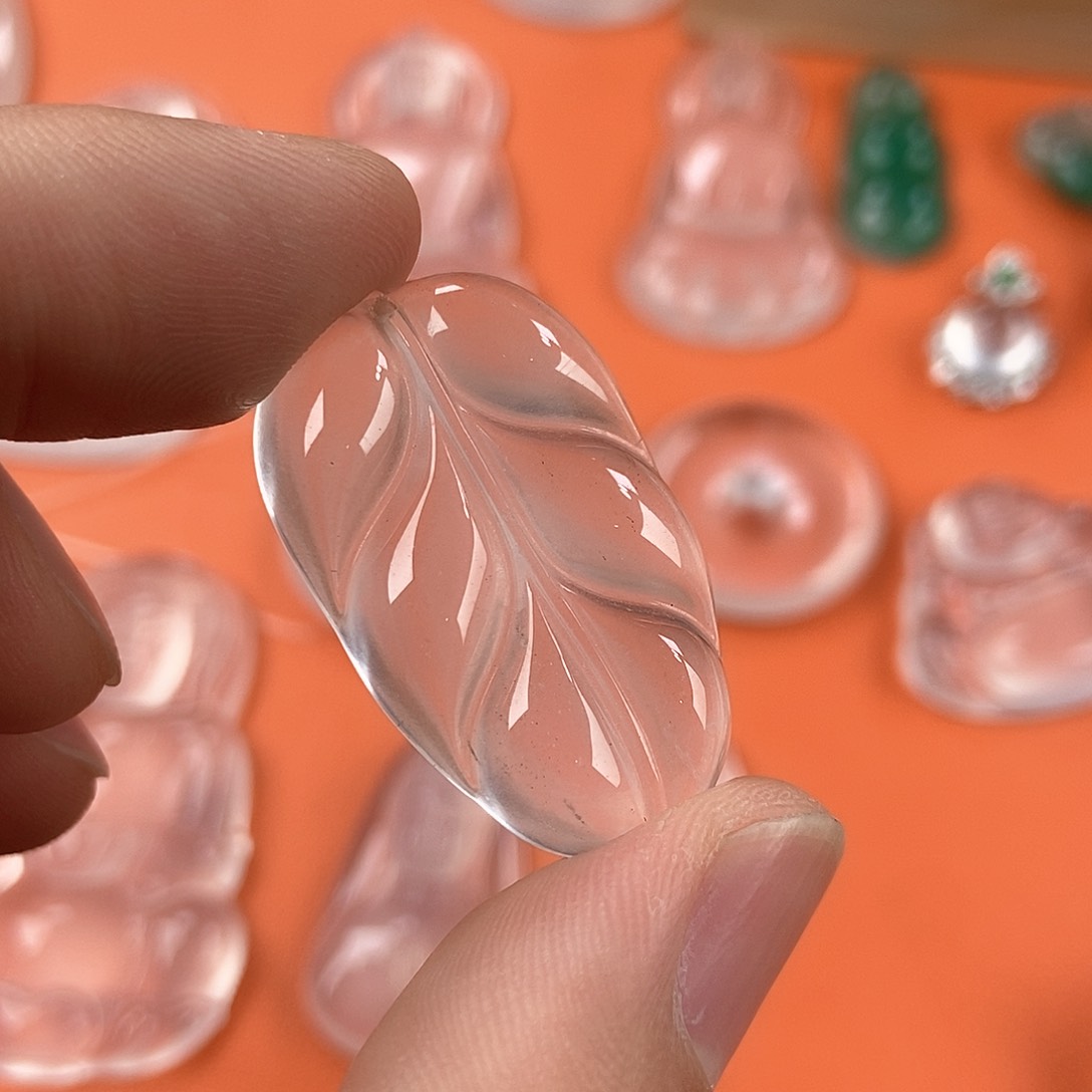 石英质玉颈饰未镶嵌叶子