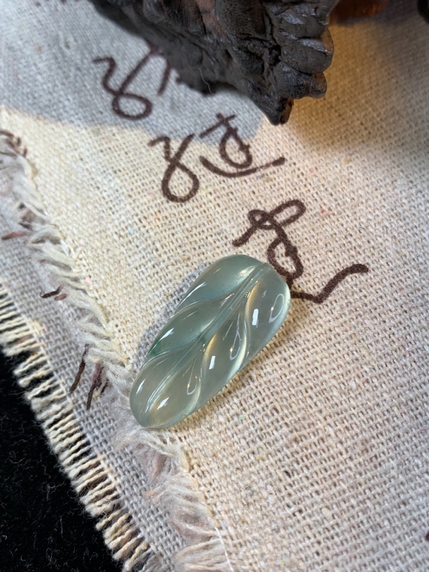 天然翡翠A货高冰飘花叶子