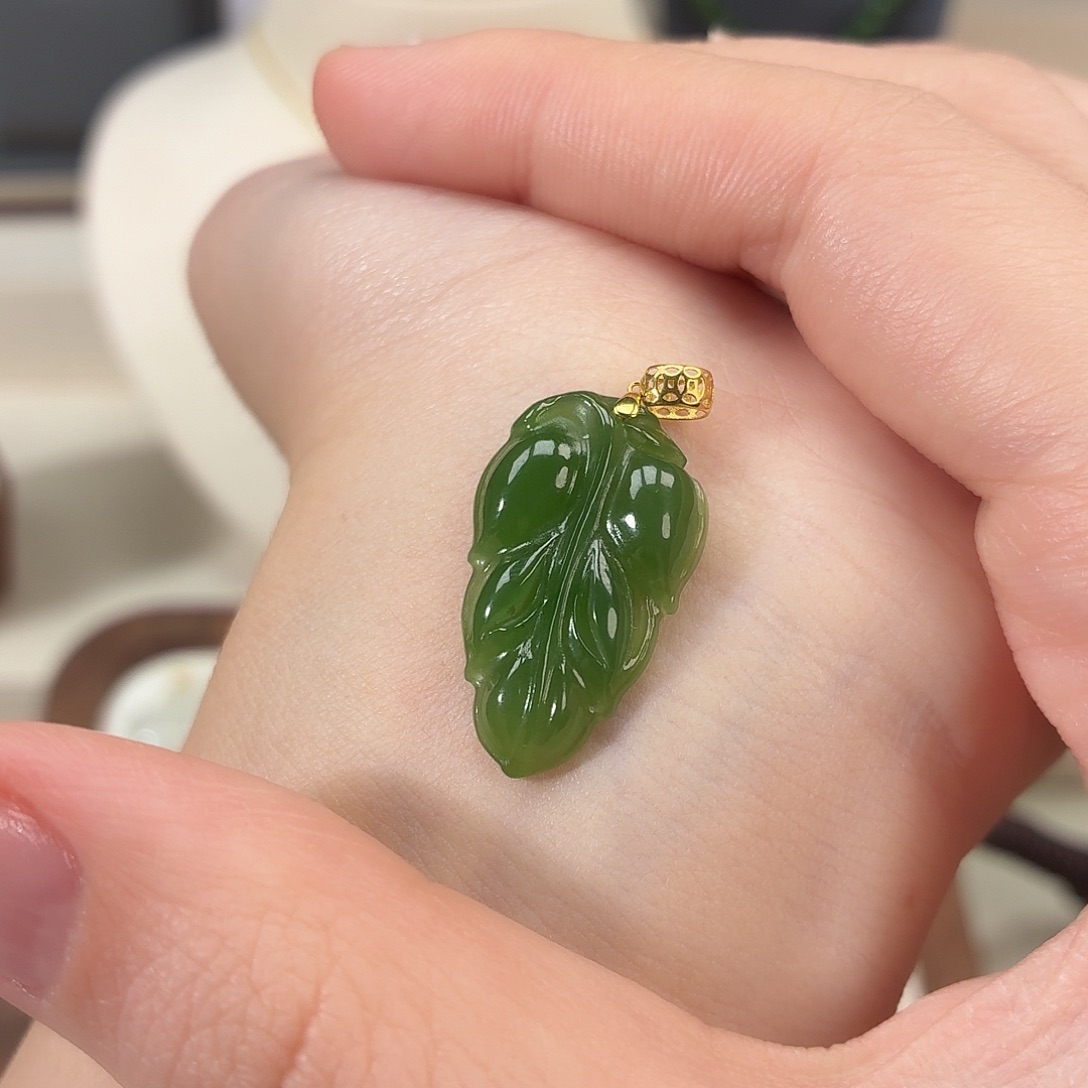 和田玉（碧玉）18K金镶嵌颈饰