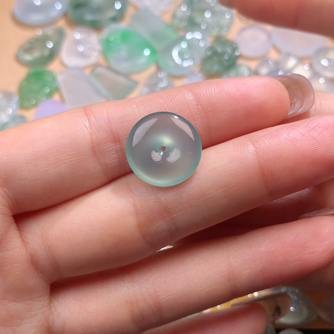 翡翠挂件未镶嵌扣子