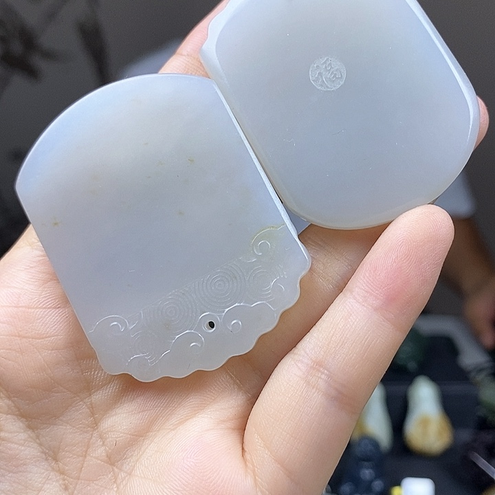 和田玉未镶嵌颈饰亨****刘