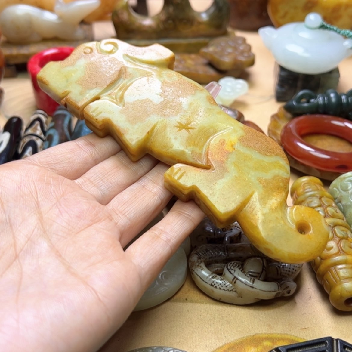 【闪购商品】蛇纹石玉颈饰未镶嵌