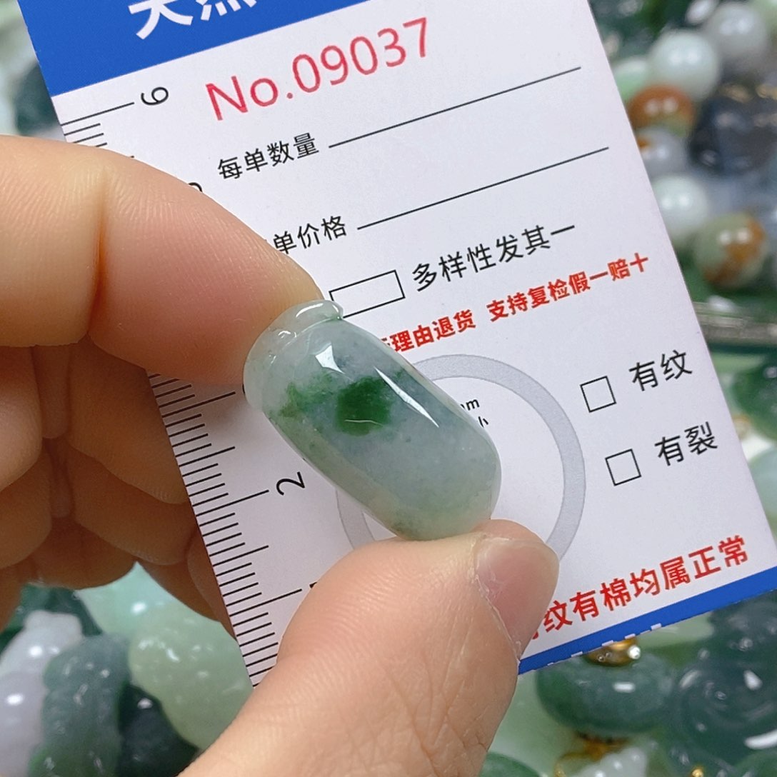 翡翠颈饰未镶嵌天然翡翠