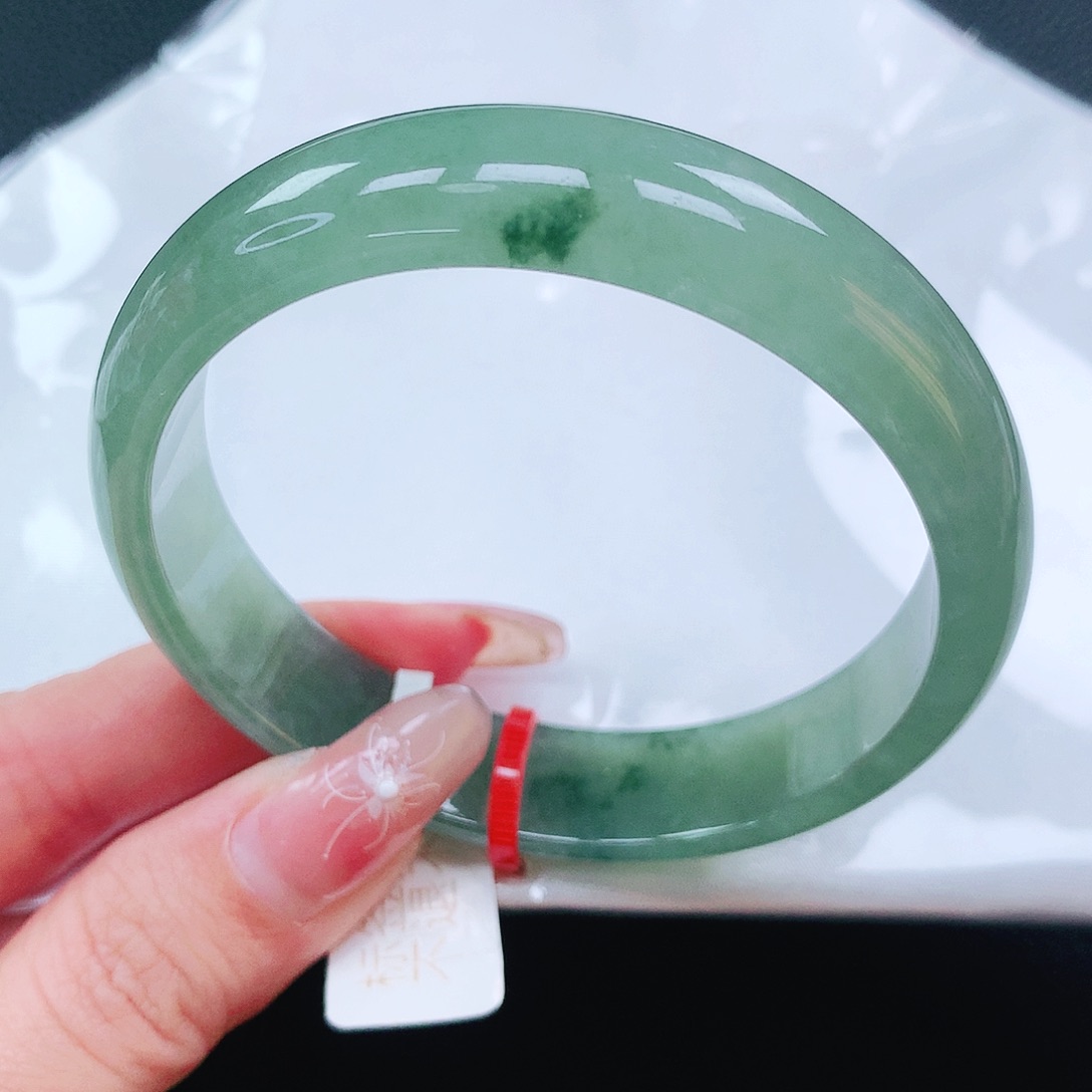 翡翠手镯未镶嵌57圈
