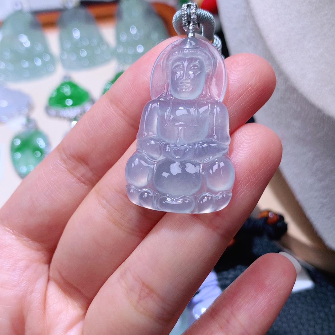 颈饰18K金镶嵌翡翠观音