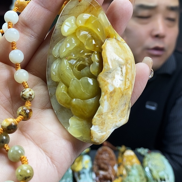 蛇纹石玉吊坠未镶嵌