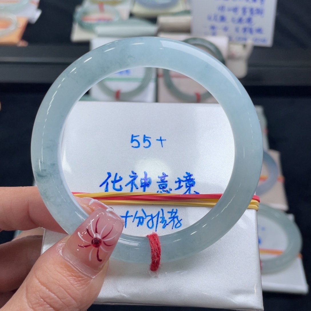 翡翠手镯未镶嵌大**r翡翠手镯