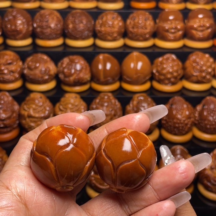 橄榄核把件幸**航橄榄雕刻