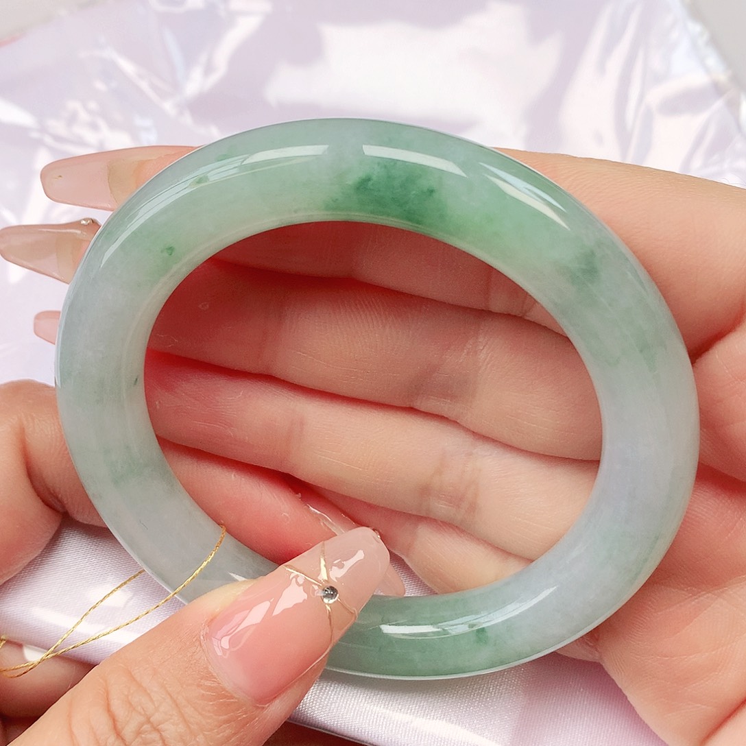 翡翠手镯未镶嵌抖音789