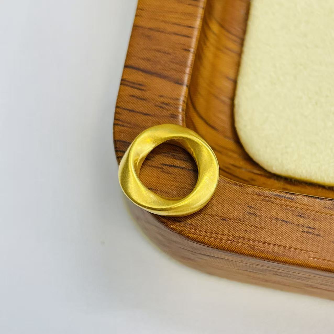 新金社黄金足金999莫比乌斯环DP1003-0360