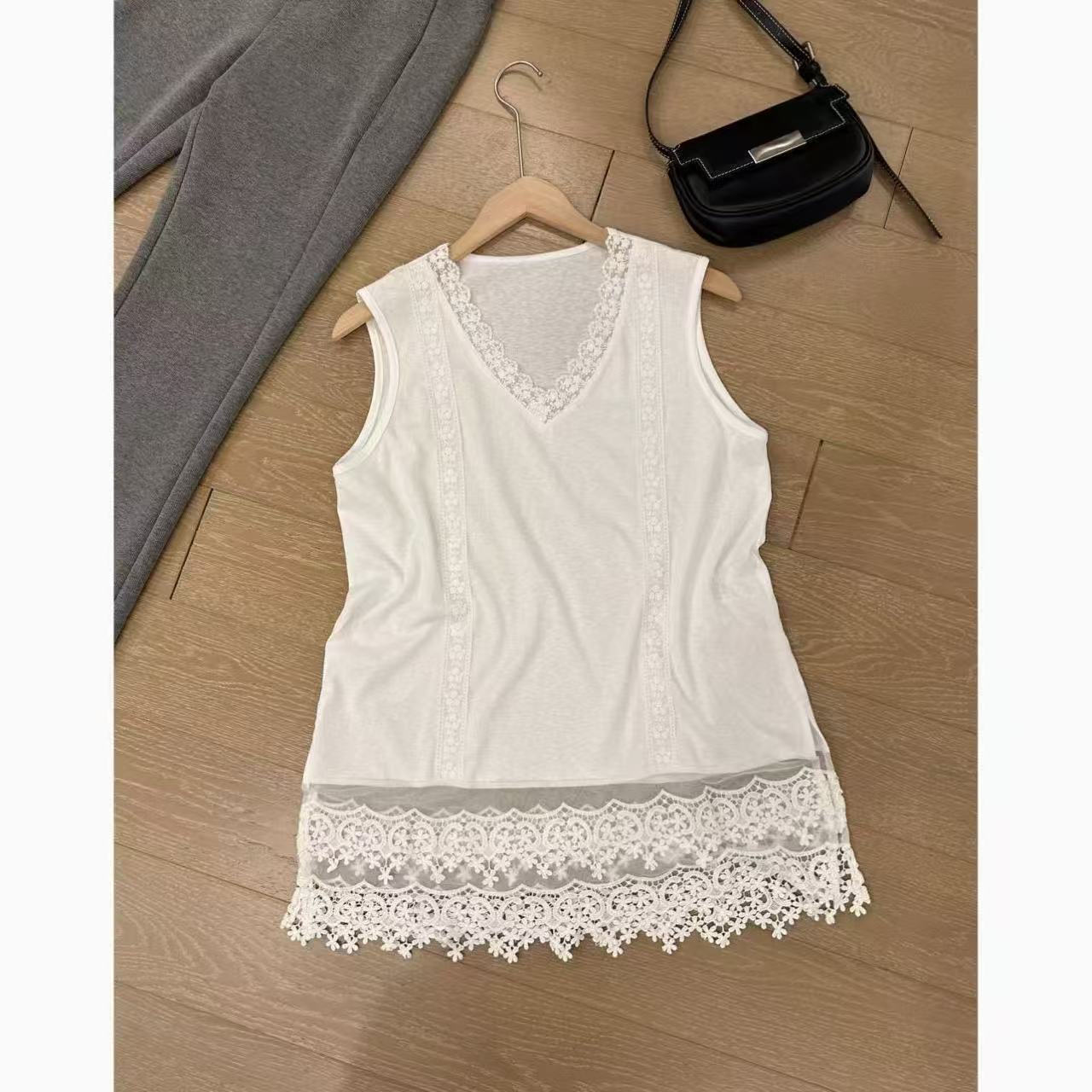 欧洲站蕾丝拼接无袖背心女2025春季新款时尚宽松显瘦百搭叠穿上衣